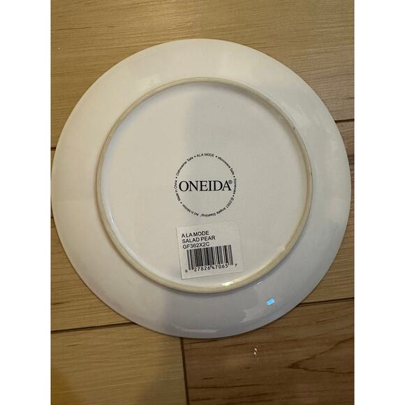 Oneida Angela Staehling Art in Motion ALA MODE 8 1/4" Salad Plates - Set of 3 - Picture 6 of 11